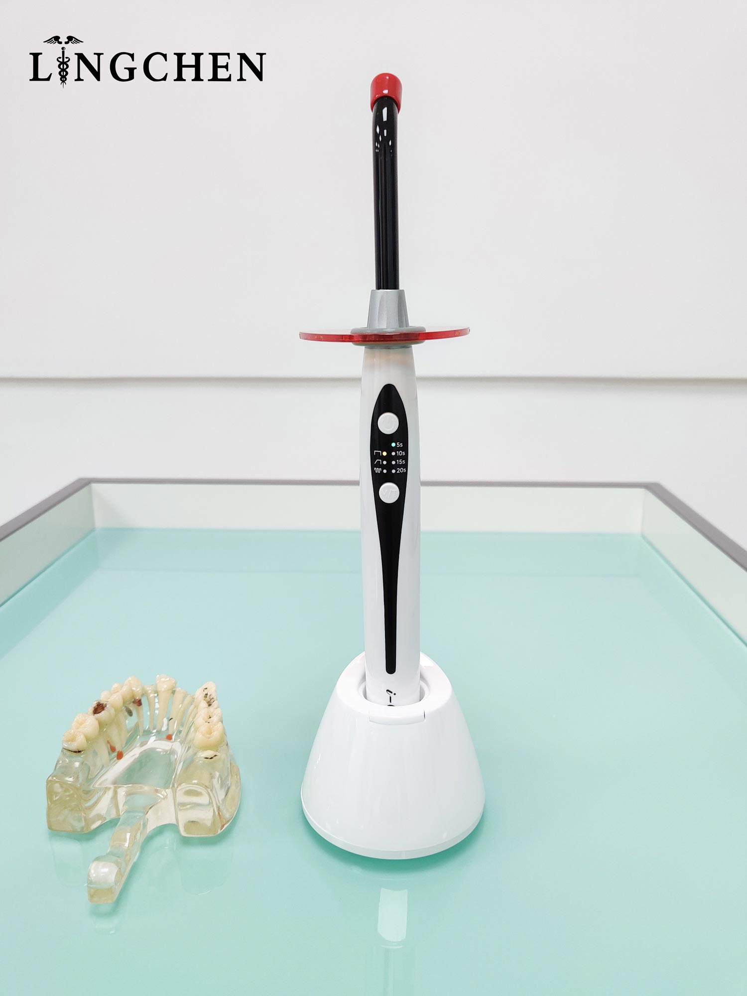 I-cure Dental LED Curling Light： 3 Modus: Voll / Puls / Ramp Intensitéit: 1800Lux FOLight Guide: 8mm (Dia.) Liicht Wellelängt: 420-480nm