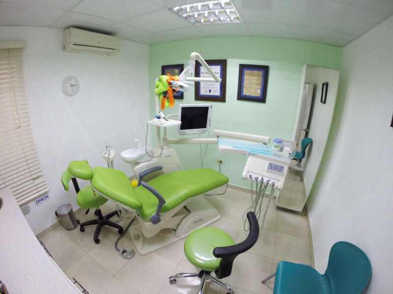 https://www.lingchendental.com/vacuum-cleaning-system-durable-pu-dental-chair-unit-taos700-product/