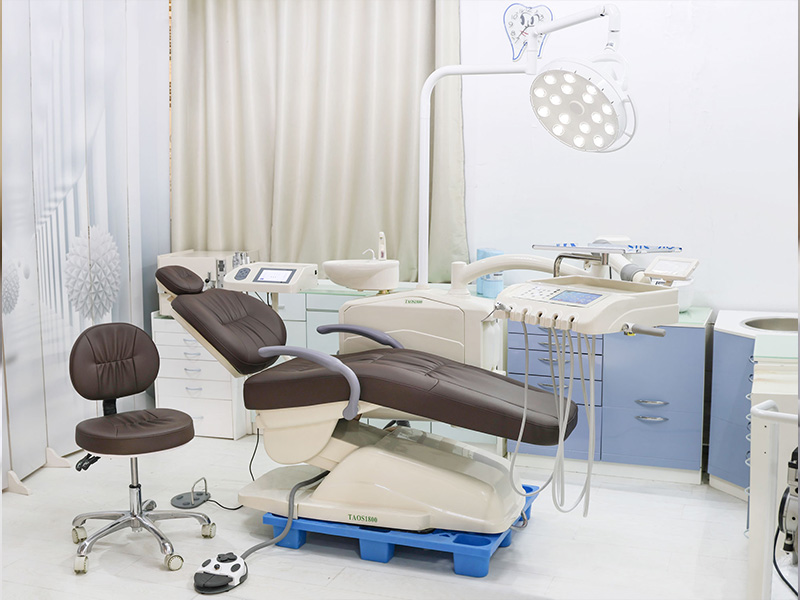 https://www.lingchendental.com/implant-dental-chair-unique-in-the-market-make-dentist-work-easier-product/
